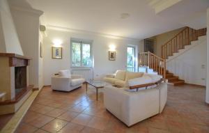 Amazing Home In Paestum With Wifi