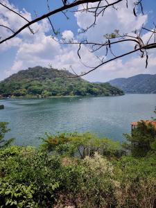 Coatepeque Lake Stay & Bites