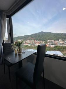 Grand Patong Service Apartment Black Coral