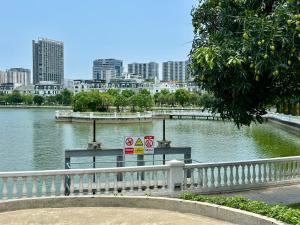 Stylish Skyline Apartment for Couples Near Keangnam Landmark72 Hanoi Vietnam