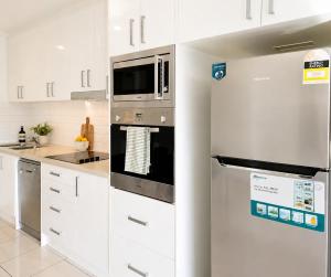 Bright and Spacious Apartment Near CBD