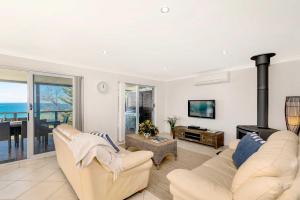 Aqua Vista - beachfront 4BR Home with ocean views