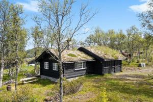Traditional Log Cabin At Vierli