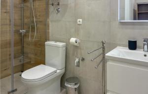 Beautiful Apartment In Vir With Wifi