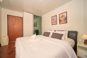 Sukhumvit 23, Asoke, Executive 70sqm Suite, Full Office