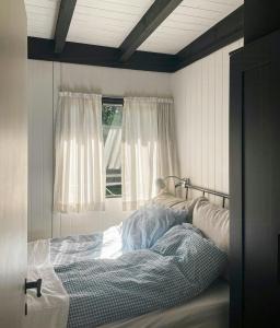An Undisturbed 60S Summer House Close To The Sea