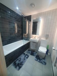 Modern Studio Flat close to Custom House Excel