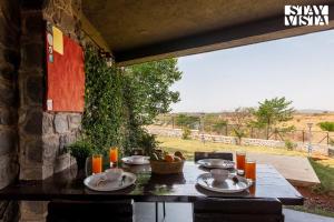 Stone House Bezze by StayVista with Lake view, Jacuzzi & Lawn - your perfect getaway