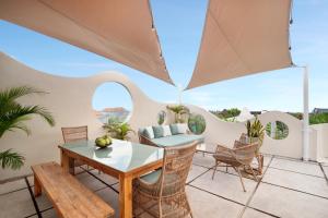 Luxury Homes Abroad & LHL Magazine Featured Villa