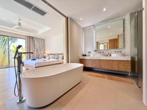 Bali-Style 4 BR Private Pool Villa - Trichada