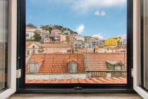 Casa Mouraria Castle Views