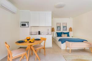 Lapa Getaway Studio with Swimming Pool