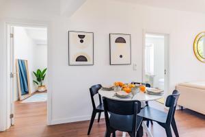 2BR Cardiff Apartment with Balcony