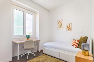 2BR Cardiff Apartment with Balcony