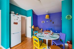 Monicas Place: a Friends Inspired Apartment