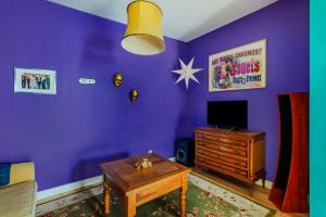 Monicas Place: a Friends Inspired Apartment