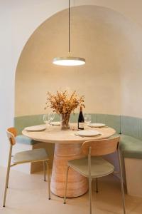Lisbon Design Apartment Workspace & AC