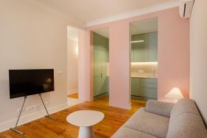 Lisbon Design Apartment Workspace & AC
