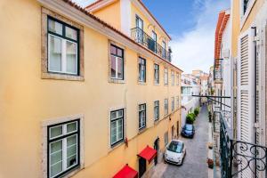 2BR at Chiado Historical Heart