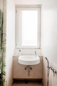 Historical Lisbon Sé Loft | Top Floor Lifestyle