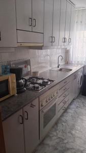 Habitación privada, luminosa y bien comunicada