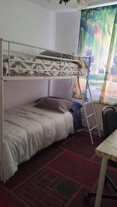 Habitación privada, luminosa y bien comunicada