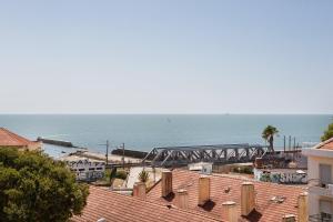 Seaside Family Stays | Walk to the Beach, Caxias