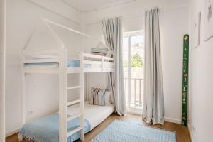 Seaside Family Stays | Walk to the Beach, Caxias
