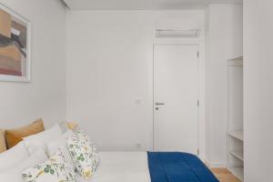 AB10 Modern Lisbon with AC and Balcony