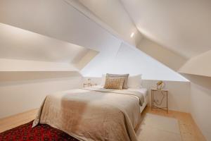 Rosarinho Cruz invites to her Atelier by the Sea