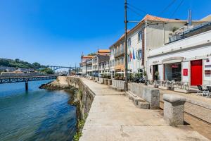 Porto City Holidays by Douro River