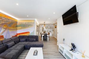 Porto City Holidays by Douro River