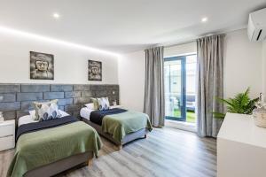 Porto City Holidays by Douro River