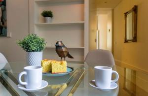 Inspiring City Center 1 BR Apartment with a View
