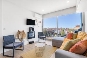 Blue Breeze Espinho | Pool View, Gym & Balcony