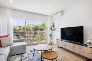 Sunny Stays Espinho | Balcony & Pool