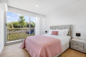 Sunny Stays Espinho | Balcony & Pool