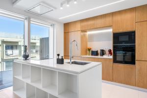 Sal DOuro Ocean Views | Gym & Garage