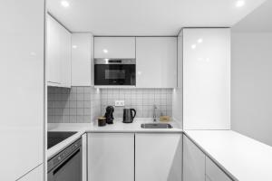 Bright Apartment with Balcony & Parking | Bonfim