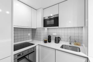 Bright Apartment with Balcony & Parking | Bonfim