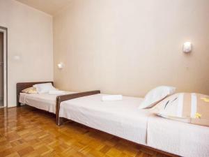 One-bedroom apartment near beach