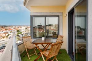 Spacious 3BR Apartment with Terrace | Cascais