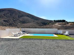 Villa en la montaña con piscina en Fuerteventura