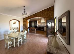 Villa en la montaña con piscina en Fuerteventura