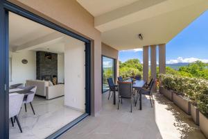 Holiday house VILLA PATRICK with pool, jacuzzi and sauna