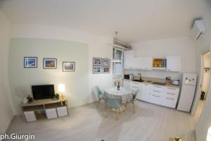 Lake Haven just steps from Lake Como, a charming newly-renovated suite