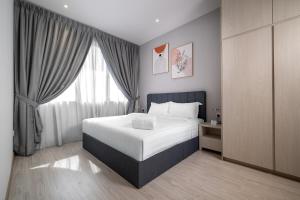 Cozy 1BR I Sky Infinity Pool I Near Queensbay & Airport