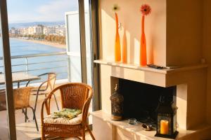 Beachfront Penthouse with Seaview