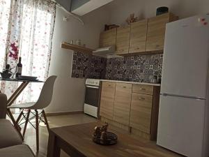 M & M Small House Rhodes Town