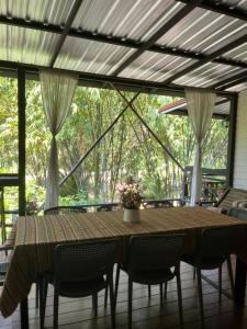 บ้านชมธาร บ้านสวนสราญชล